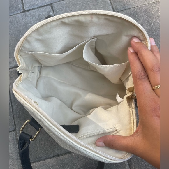 Top handle bag with gold hardwear *MUST BUY* - Picture 5 of 6